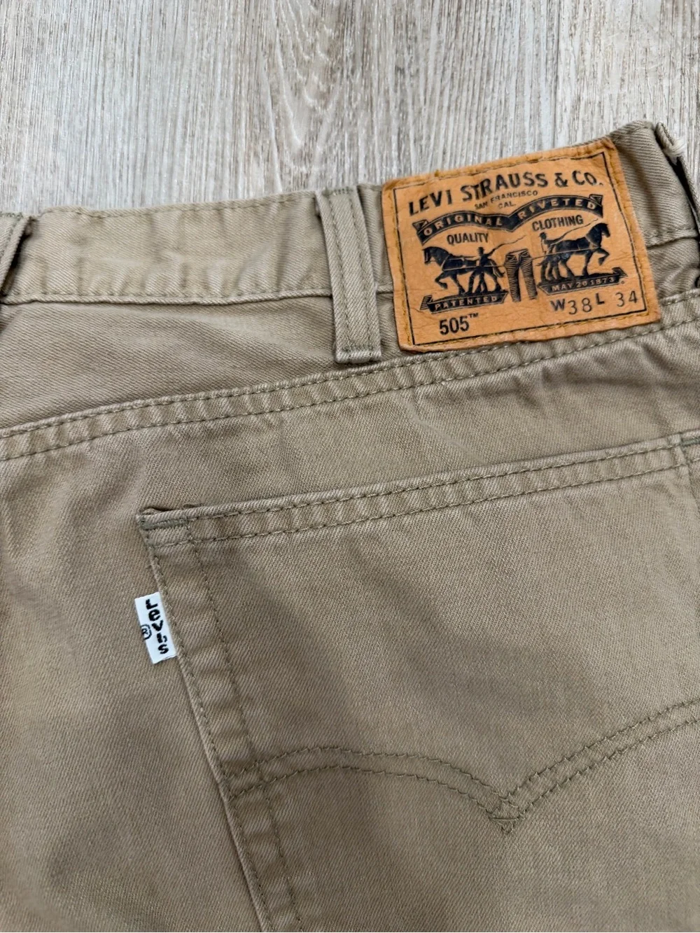 Levi's Straight Men’s Jeans in Khaki